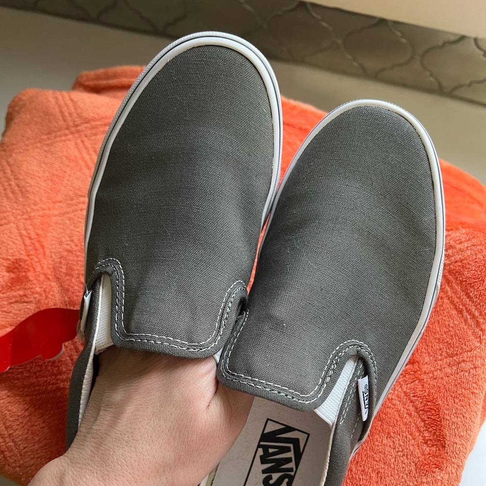 Vans - Picture 2 of 3